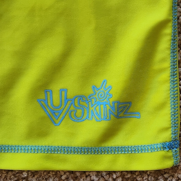 NWOT UV Skinz Rashgaurd Size 12/18 months Colors royal blue and neon green - Picture 2 of 5